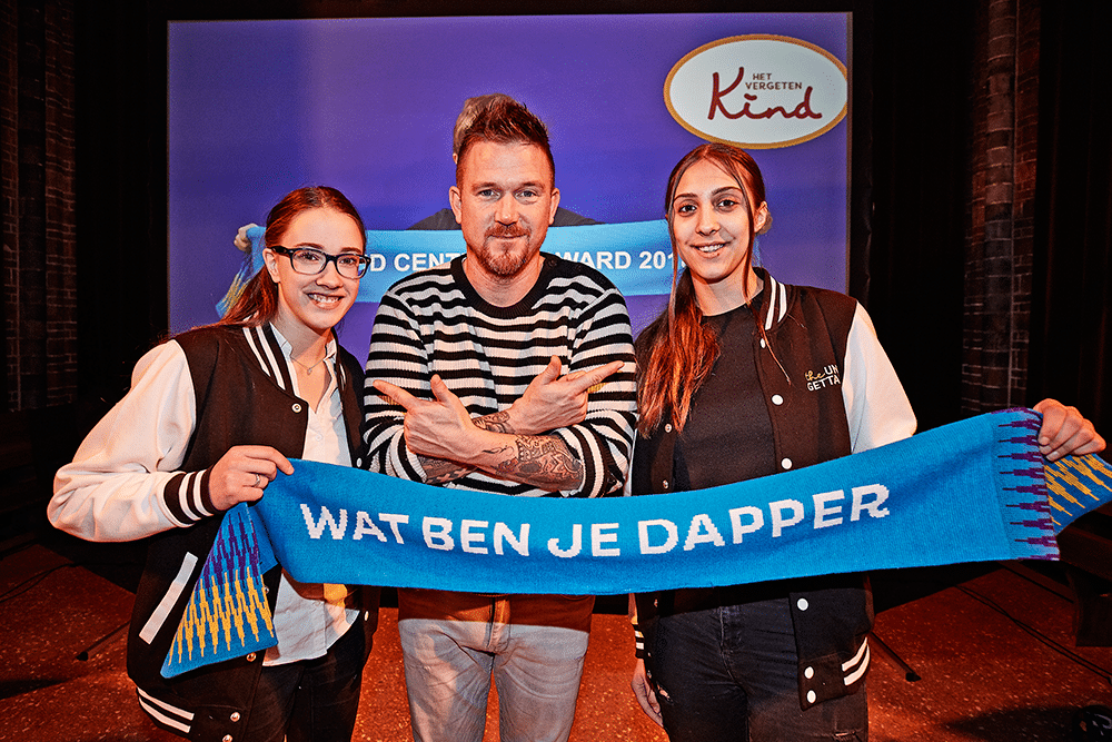 Ambassadeur Johnny met twee Unforgettables_Het Vergeten Kind